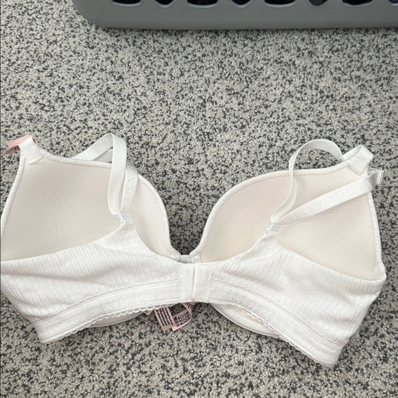 Victoria's Secret Ribbed White Bra 36DD - Picture 2 of 10